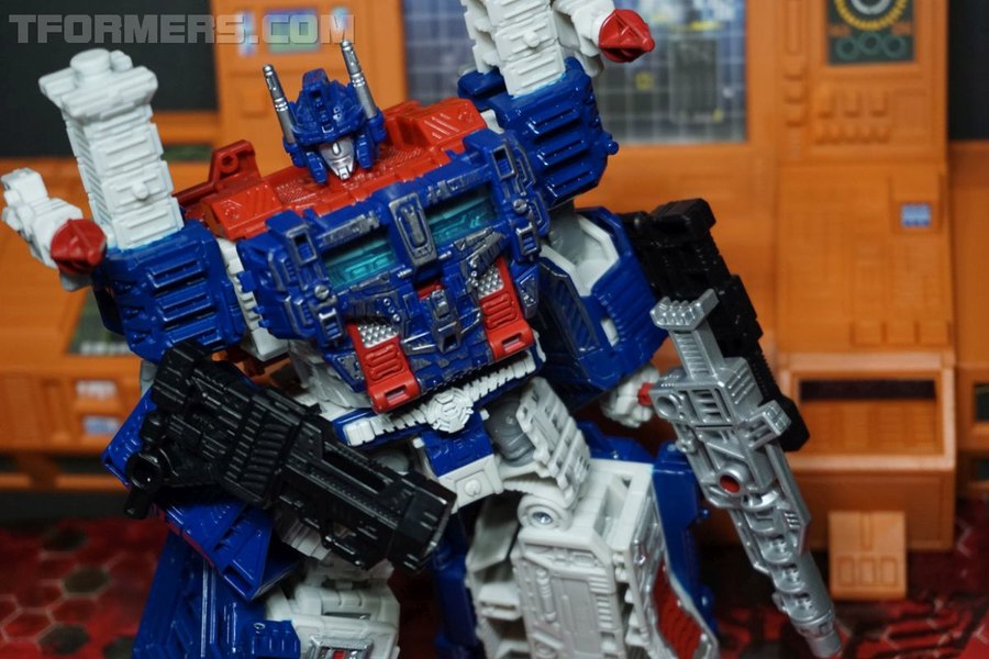 Unboxing Siege Ultra Magnus Leader  (19 of 29)